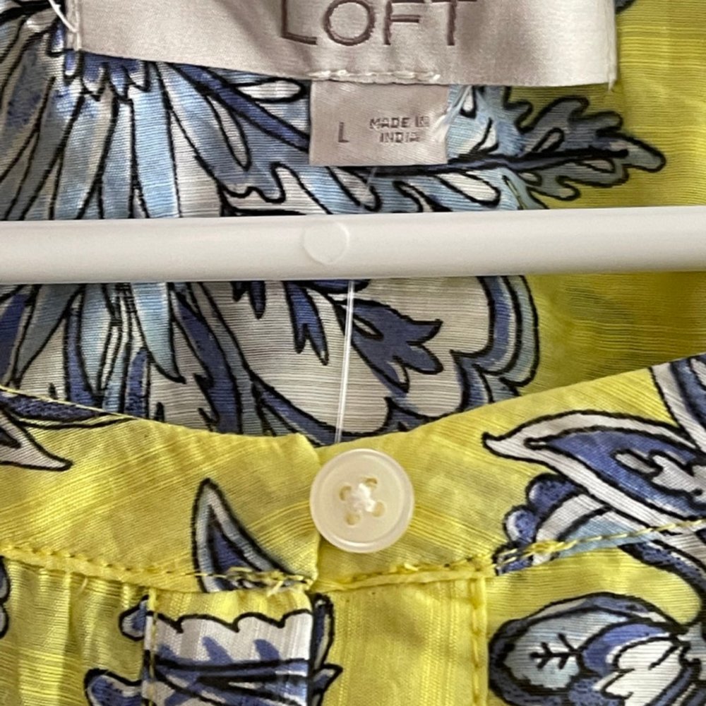 Loft Nwt Garden Smocked Split Neck Shell, 537290 - image 2